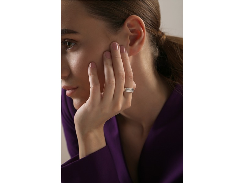Newbridge Ring With Clear Stones