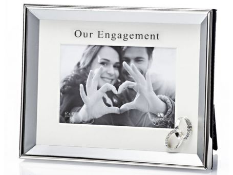 1101415--photo-frame-engagement-rings-6x4.jpg